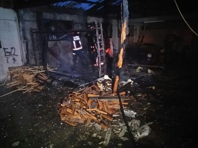 Tahta kaşık atölyesi küle döndü