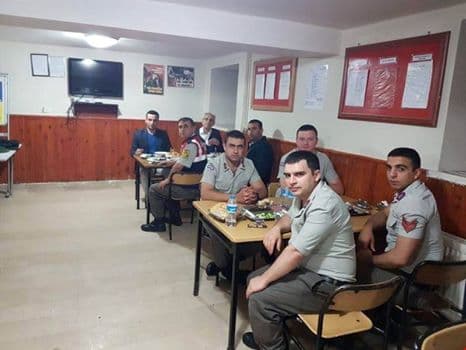 Askerlerle birlikte sahur yaptılar