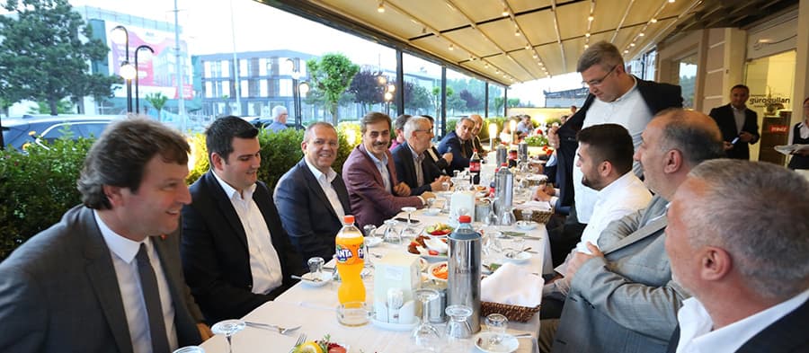 Yusuf  Alemdar, meclis üyeleriyle iftar sofrasında buluştu