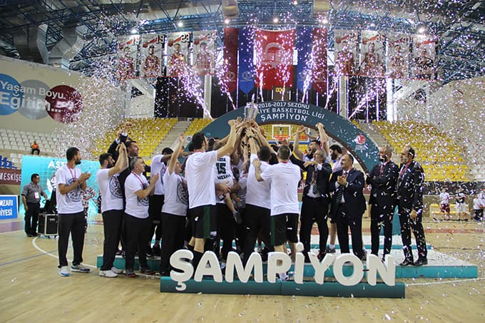 Şampiyon Sakarya Büyükşehir Belediyesi