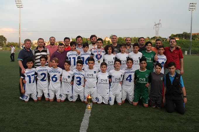 U-13 Ligi Play-Off baraj maçında gülen taraf Erenler 