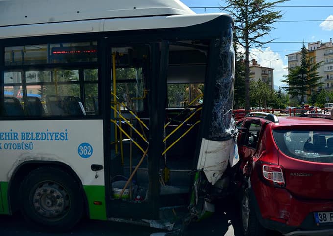 Otobüsün frenleri patlamamış