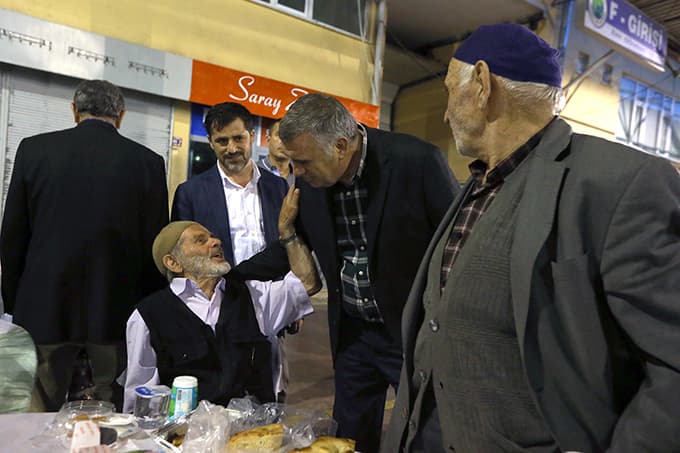 Binlerce kişi oruç açmak için Hendek'te buluştu