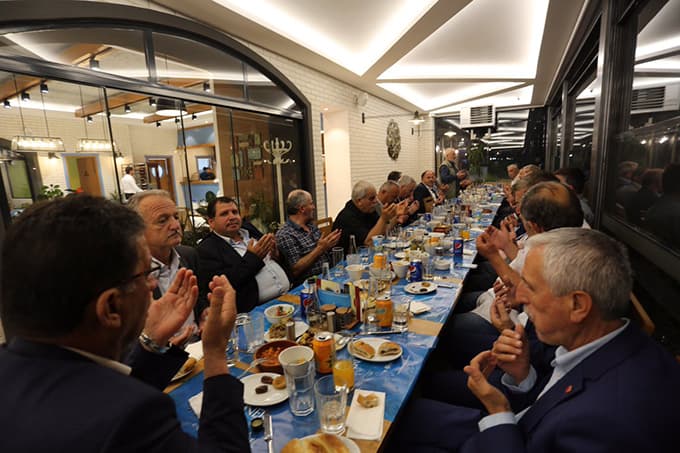 Alemdar, iftar sofrasında muhtarları ağırladı
