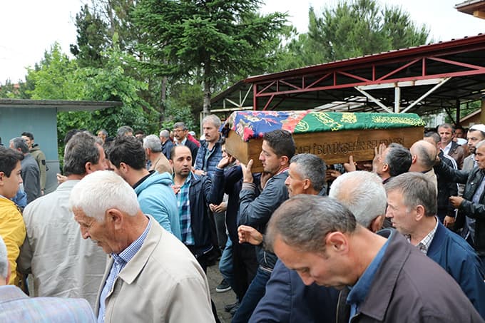Küçük Ayşenur'a acı veda