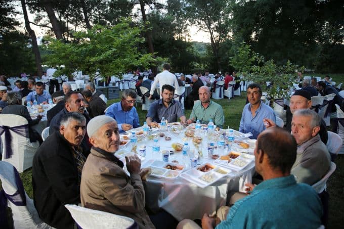 Halk iftarı Karadere'de yapıldı