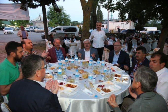 Halk iftarı Karadere'de yapıldı