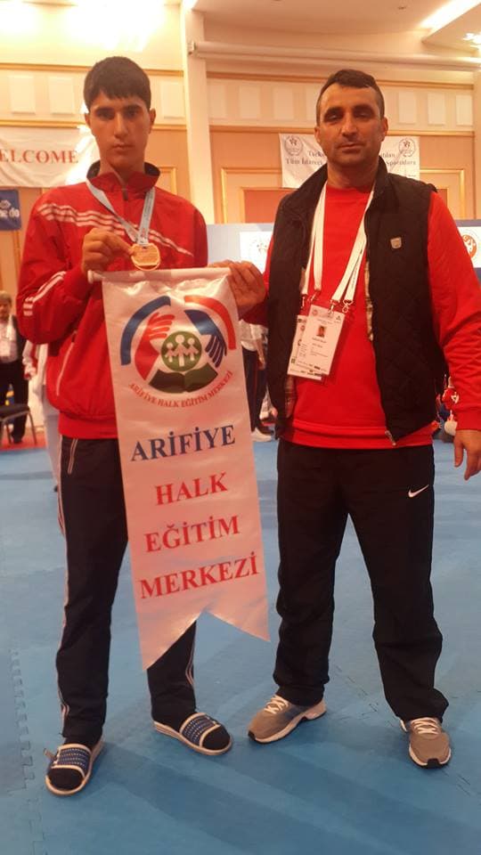Sakaryalı milli sporcu köpeklerin saldırısına uğradı