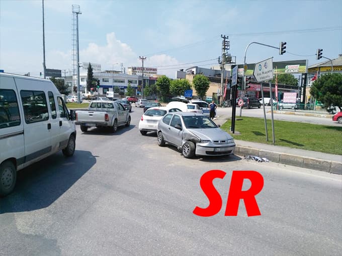 Sanayi kavşağında zincirleme kaza