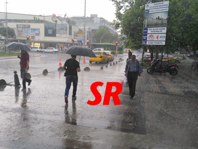 Sakaryalılar yağmura hazırlıksız yakalandı