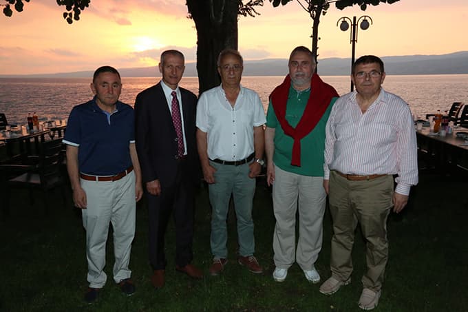 Adapazarı Belediyesi meclis üyeleri iftarda buluştu