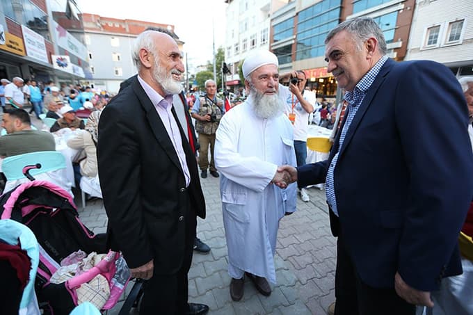 Binlerce Karasulu aynı sofrada orucunu açtı