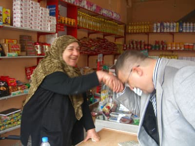 MHP'li Dr. Hasan Balanan, Pazarı Gezdi