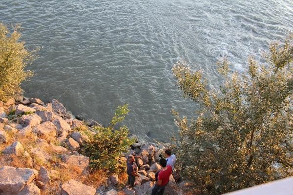 Sakarya Nehri'ne giren bir kişi kayboldu