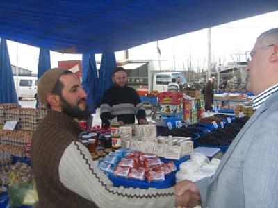 MHP'li Dr. Hasan Balanan, Pazarı Gezdi