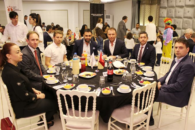 İş adamları iftarda bir araya geldi
