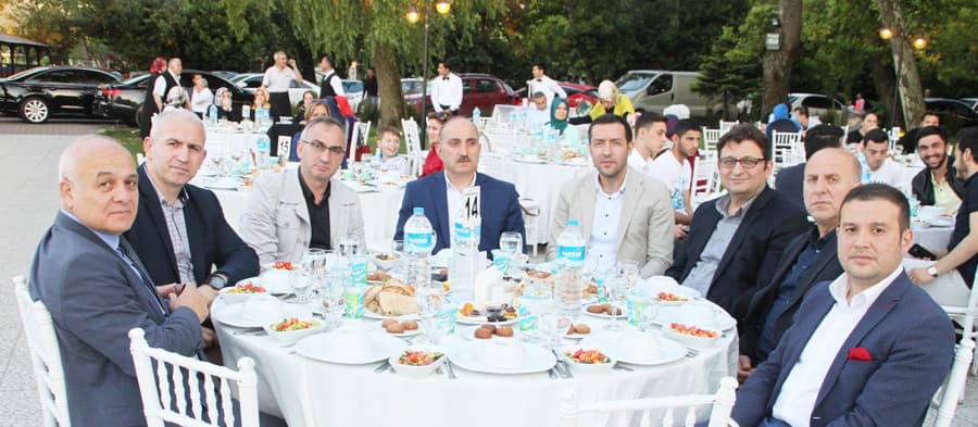 AK Parti Sapanca teşkilatı iftarda bir araya geldi