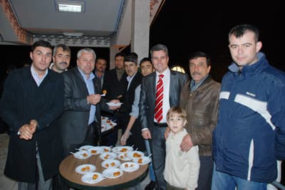 2000 Kişiye Tatlı Dağıttı