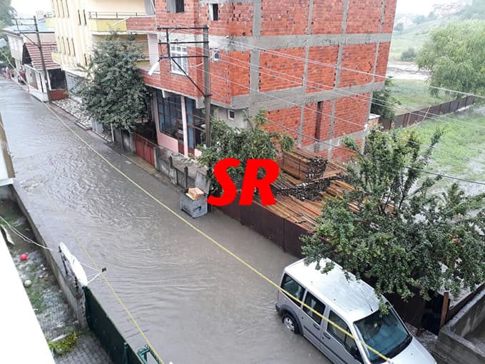 <p>&nbsp;</p><p><strong><font face="arial,helvetica,sans-serif" size="2"><font size="3">Burası Modern Sanayi Sitesi</font><br /></font></strong></p>