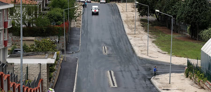 Altınışık Caddesi sıcak asfaltla buluştu