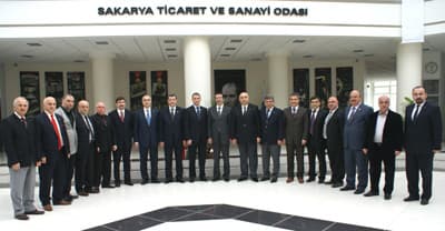 <font size="2"><font face="Arial"><strong>Ulaşım Sorunu</strong><br /><br />Altuğ ayrıca, ilin &ouml;nemli sanayi kuruluşlarının başında gelen ve ihracatın lokomotifi olan Toyota fabrikasının ulaşım konusunda sıkıntılar yaşadığını belirterek, &ouml;zellikle tek gidişli gelişli k&ouml;pr&uuml;l&uuml; kavşağa ilave yeni bir k&ouml;pr&uuml; yapılarak gidiş gelişin rahatlatılması gerektiğini, bu konuda da vekillerden destek istediklerini belirtti. <br /><br /><strong>Adliye Binası Sıkıntı</strong><br /><br />Meclis Başkanı Engin &Ouml;zko&ccedil; SATSO olarak ilimizin her t&uuml;rl&uuml; sorunu ile yakından ilgilenmenin kendilerinin g&ouml;revi olduğunu ve bunun sorumluluğu ile g&ouml;reve talip olduklarını ifade ederek yeni yerleşim b&ouml;lgesinde inşa edilen valilik kamp&uuml;s&uuml;nde yer alan adliye binası konusunda yaşanan sıkıntıları dile getirerek bu konuda ilimiz milletvekillerinin &ccedil;&ouml;z&uuml;me y&ouml;nelik bir &ccedil;alışma yapmaları gerektiğini belirtti.<br /></font></font>