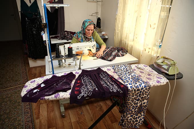 Yaptığı şalvarları yurt dışına satıyor