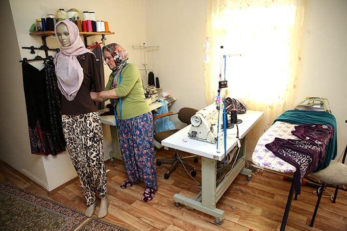 Yaptığı şalvarları yurt dışına satıyor