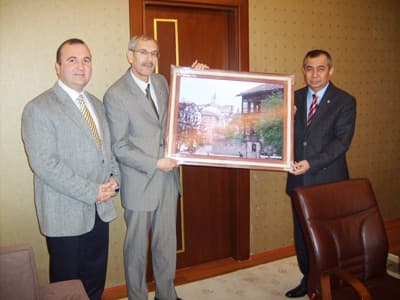 Vali Hüseyin Atak'a Fahri Hemşehrilik Beratı Verdi
