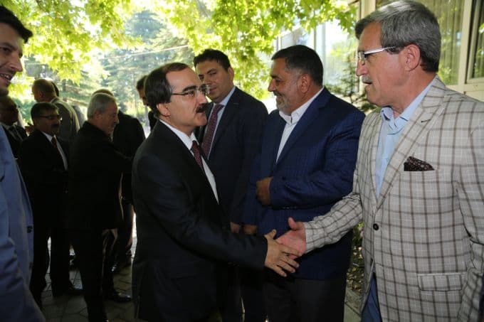 Şehir protokolü bu törende bayramlaştı