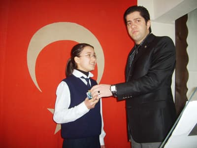 Marşımızı Ayakta Alkışlanacak Kadar Güzel Okudu