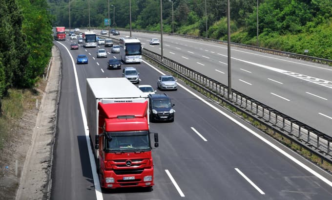 Bayram dönüşü Sakarya'da trafik yoğunluğu yaşandı