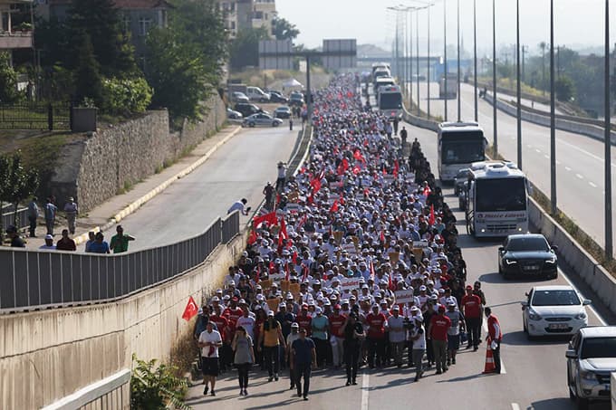Kortej yürüyüşünde Sakarya'ya giriş yapıldı