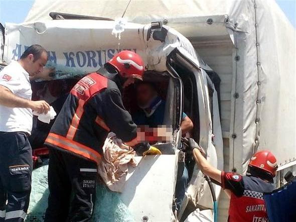 TEM'de 10 araç trafik kazasına karıştı