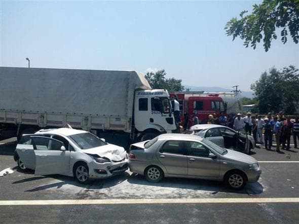 TEM'de 10 araç trafik kazasına karıştı
