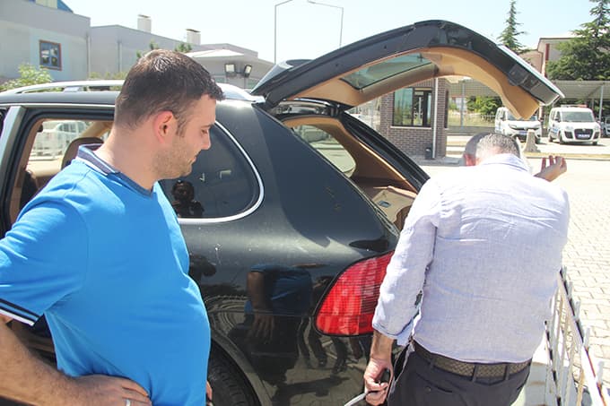 Çaldığı arabadan şikayet etti