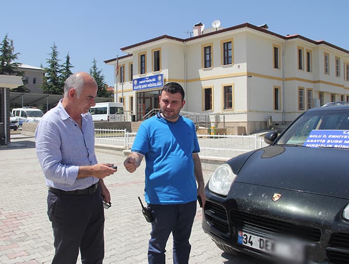 Çaldığı arabadan şikayet etti