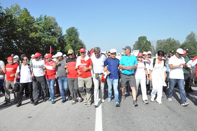 Kortej yürüyüşünde Sakarya'ya giriş yapıldı