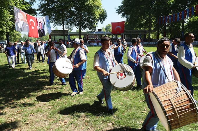 55. Geleneksel Akyazı Akbalık Yağlı Güreşleri nefes kesti 