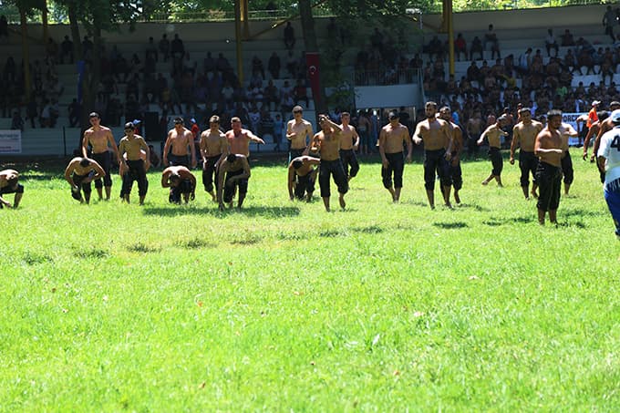 55. Geleneksel Akyazı Akbalık Yağlı Güreşleri nefes kesti 