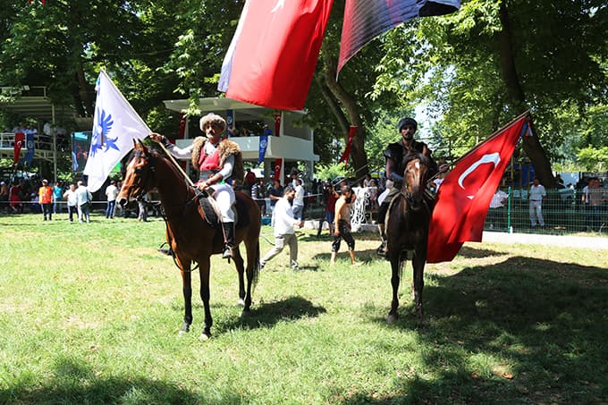 55. Geleneksel Akyazı Akbalık Yağlı Güreşleri nefes kesti 