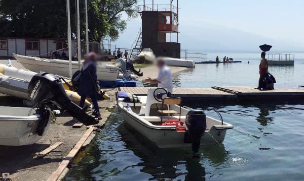 Yasağa rağmen Sapanca Gölü'nde motorla eşini gezdirdi