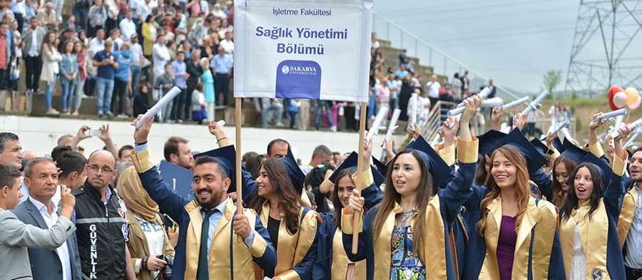 Siyasal Bilgiler, İşletme ve Turizm Fakültelerinde Mezuniyet Heyecanı
