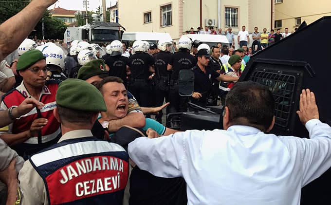 Hamile kadın ve 10 aylık bebeği öldürüldü