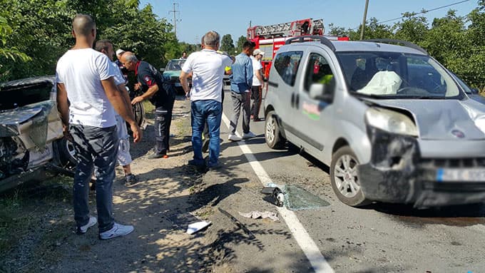 Düğün konvoyunda kaza: 2 yaralı
