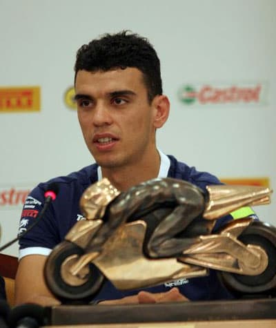 <p><font face="arial,helvetica,sans-serif" size="2">Kenan Sofuoğlu, 2009 Supersport D&uuml;nya Şampiyonası'nın Avustralya ayağında 33'42.156'lık derecesiyle birinci olmuştu. Diyanetspor Kul&uuml;b&uuml;'n&uuml;n sporcusu olarak Honda takımı adına Katar yarışına katılan Sofuoğlu'nun yarışını Sakarya'da yaşayan babası İrfan Sofuoğlu ve arkadaşları televizyondan canlı olarak izledi. Baba Sofuoğlu, oğlunun yarışını heyecanlı şekilde takip etti. Yarış Sonu&ccedil;ları: 1. 50 Laverty E. (IRL) Honda CBR600RR 37'06.285 (156,595 kph) 2. 1 Pitt A. (AUS) Honda CBR600RR 0.063 3. 35 Crutchlow C. (GBR) Yamaha YZF R6 0.625 4. 54 Sofuoglu K. (TUR) Honda CBR600RR 0.711 5. 127 Harms R. (DEN) Honda CBR600RR 5.200 6. 14 Lagrive M. (FRA) Honda CBR600RR 5.233 7. 24 McCoy G. (AUS) Triumph Daytona 675 9.538 8. 55 Roccoli M. (ITA) Honda CBR600RR 9.551 9. 13 West A. (AUS) Honda CBR600RR 9.616 10. 77 Veneman B. (NED) Suzuki GSX-R600 </font></p>