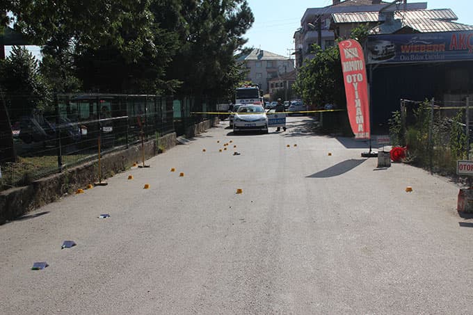 Akyazı'da silahlı kavga: 3 yaralı