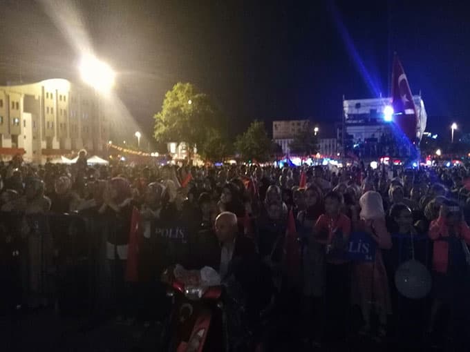 15 Temmuz etkinliklerinde dördüncü gece