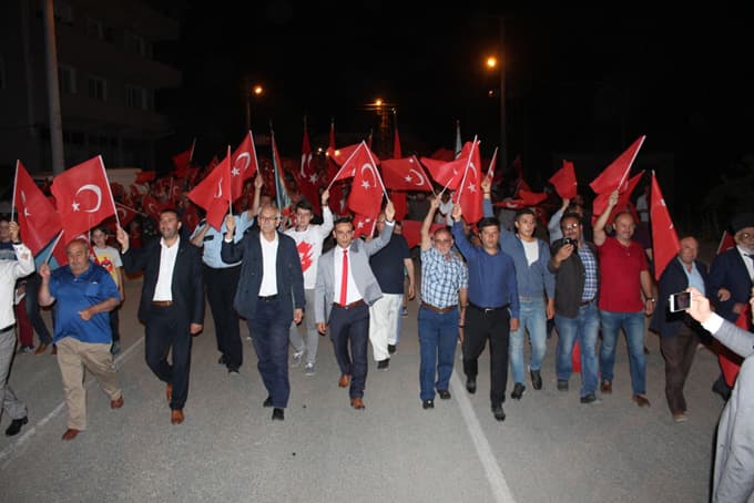 Taraklılılar meydana akın etti
