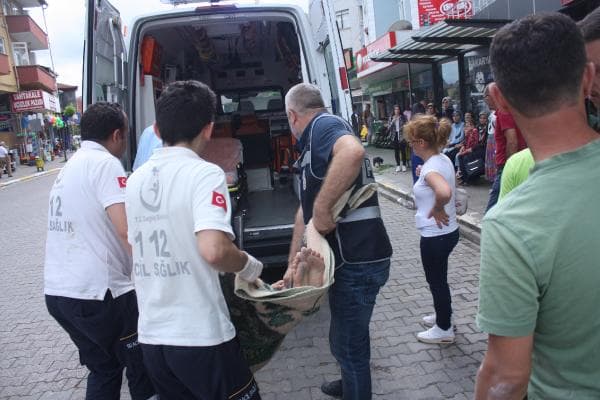 Pencereye çıkarak intihara kalkıştı
