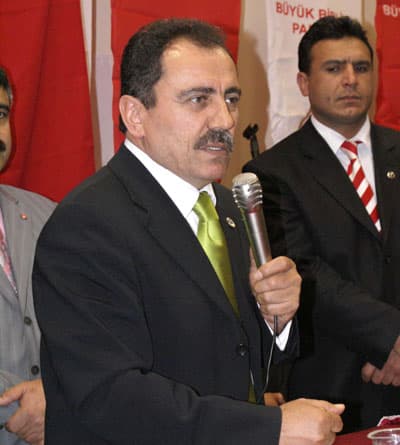 <font face="Arial" size="2">Yazıcıoğlu, daha sonra Arifiye il&ccedil;esine ge&ccedil;erek partisi tarafından ger&ccedil;ekleştirilen aday tanıtım toplantısına katıldı. Burada yaptığı konuşmada Yazıcıoğlu, devletten bir kuruş almadan se&ccedil;imlere girdiklerini, iddialı olmadıkları bazı b&ouml;lgelerde aday &ccedil;ıkarmadıklarını s&ouml;yledi. Yazıcıoğlu konuşmasının ardından Sakarya'da yayın yapan yerel televizyonları ziyaret ettikten sonra Kocaeli'ye ge&ccedil;ti. </font>